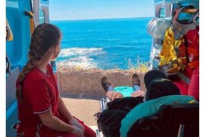 Anziano chiede di vedere il mare, l’ambulanza si ferma davanti alla spiaggia e lo accontenta